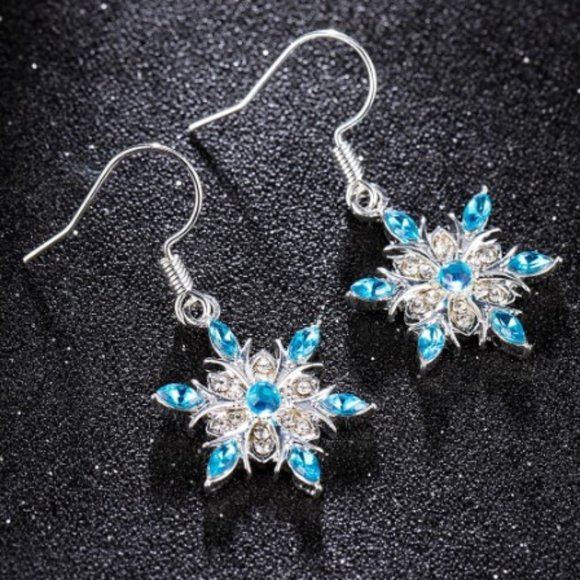 .926 Crystal Snowflake Earrings - Picture 3 of 5